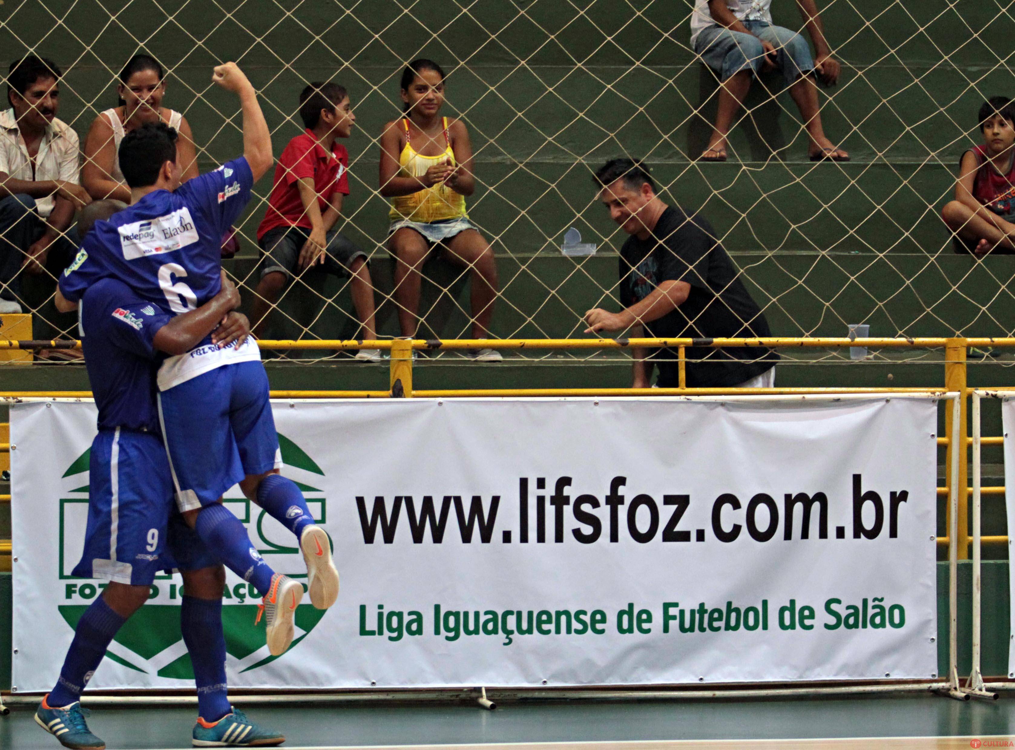 Foz Cataratas avança em primeiro na Copa Cataratas
