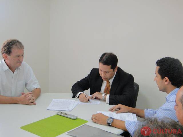 Entidades acionam promotoria para conclusão da trincheira