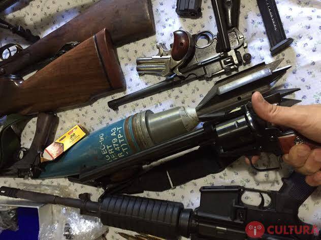 Arsenal: 5 armas e quase 6.500 munições são apreendidas em casa no Paraná -  RIC Mais