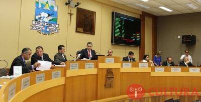 Emenda assegura o pagamento do benefício aos profissionais da educação básica