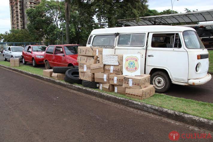 Policiais federais apreendem sete veículos com contrabando