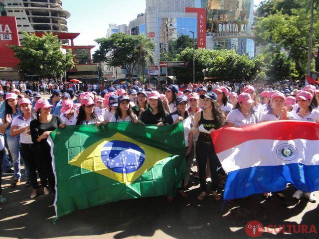 Empresários paraguaios fecham lojas em protesto contra redução da cota