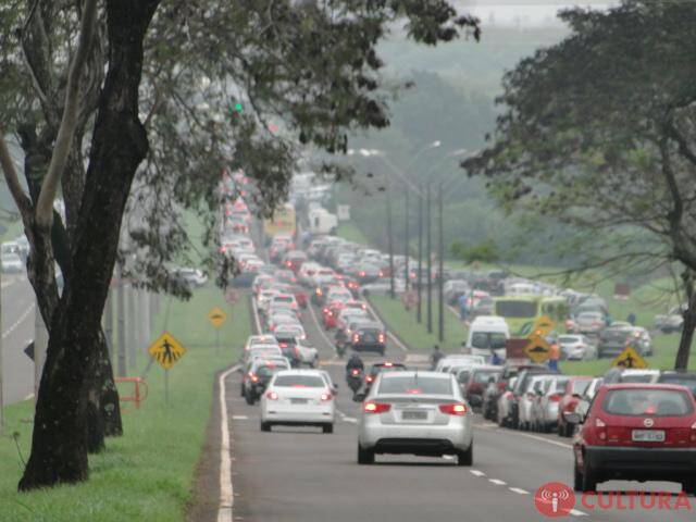 Funcionários de Itaipu protestam contra projeto de terceirização