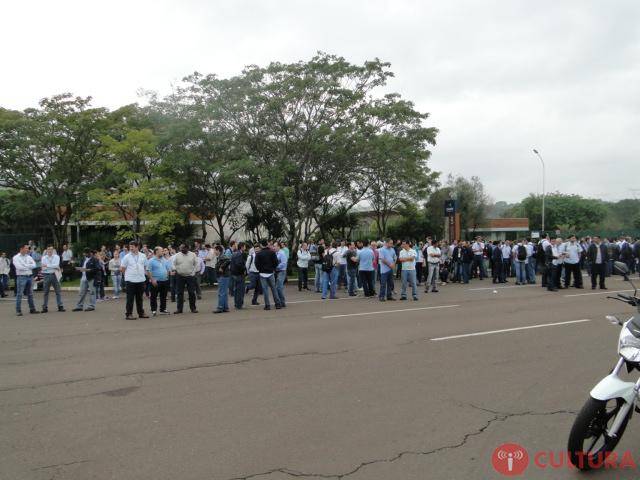 Funcionários de Itaipu protestam contra projeto de terceirização