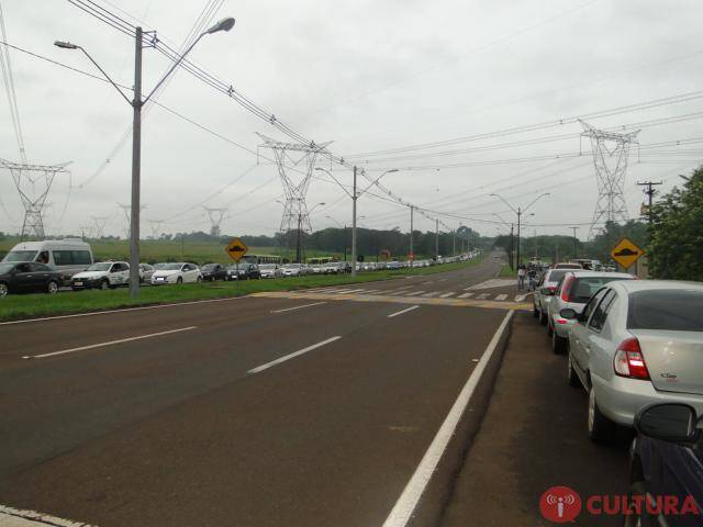 Funcionários de Itaipu protestam contra projeto de terceirização