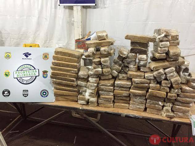 Casal de argentinos foi preso com mais de 100 kg de maconha