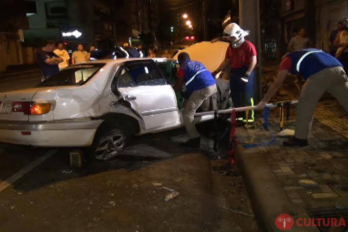Acidente deixa três feridos no centro