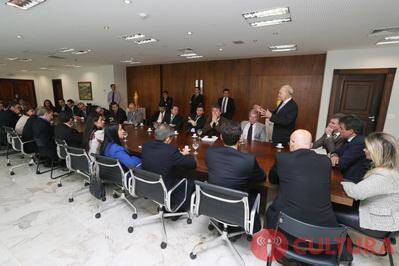 Beto Richa propõe reajuste acima de 12% para servidores estaduais