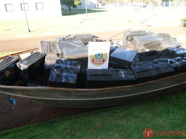 Suspeito foge e abandona embarcação com 900 kg de maconha