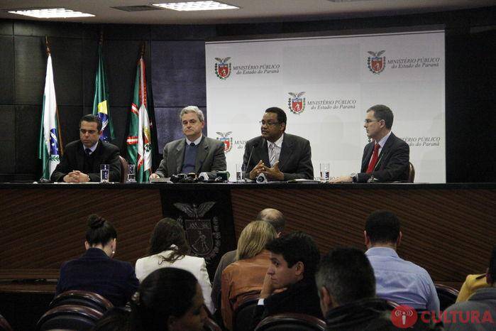 MP ajuíza ação civil pública contra Beto Richa pelas ações do dia 29 de abril