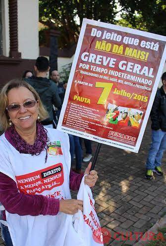 Servidores federais se manifestam na Praça do Mitre