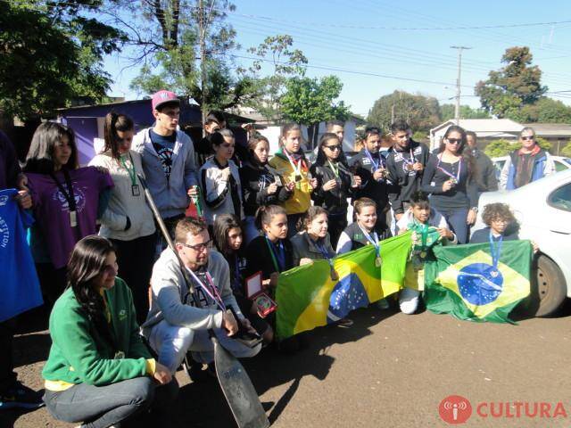 Atletas de Canoagem dão último adeus a Fernanda Carolina Cardias