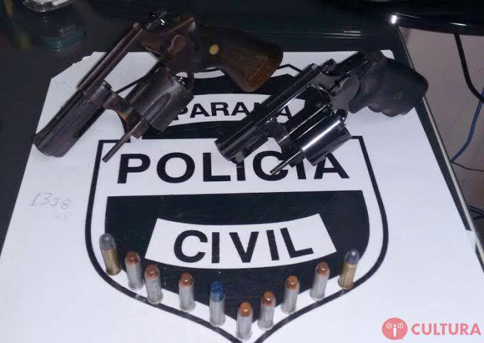 Casal é detido com duas armas de fogo