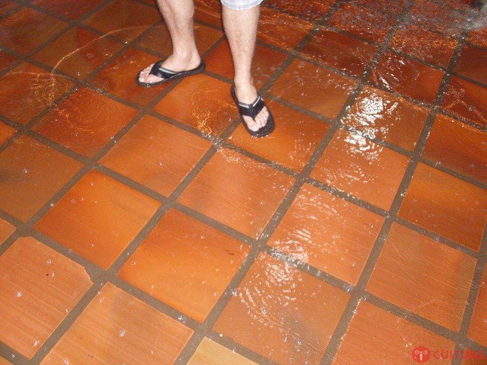 Desastre: Lar dos Velhinhos fica alagado após chuva de granizo