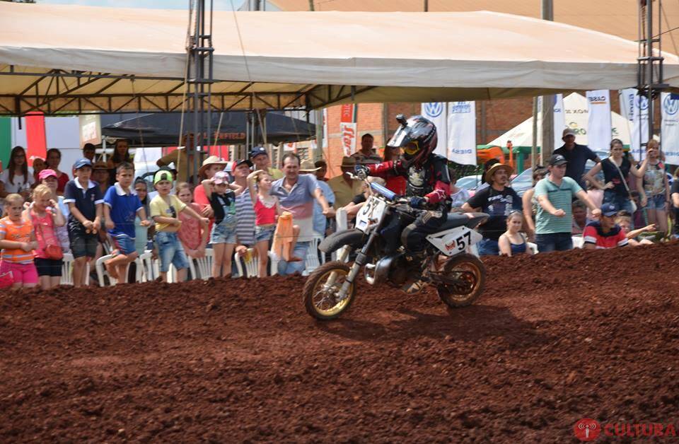 Dupla iguaçuense participa de campeonato de Motocross no Paraguai