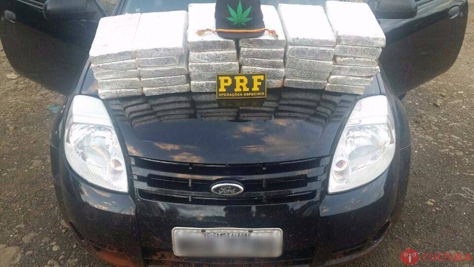 Polícia aborda homem de boné com desenho de maconha e encontra 42,5kg da droga