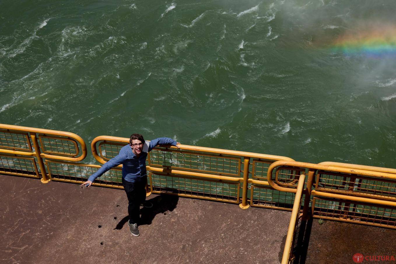 Abertura total do vertedouro atrai mais de 10 mil pessoas em Itaipu