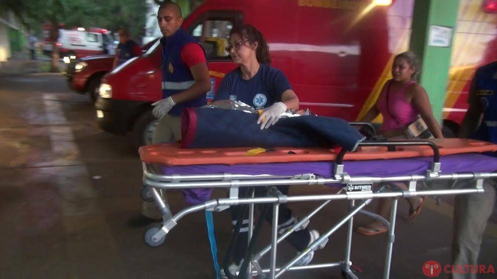 Socorristas conseguem reanimar bebê que caiu em balde com água