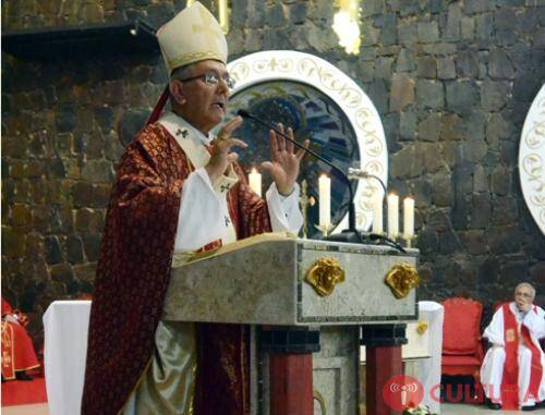 Bispo paraguaio pede que fiéis rezem, mas limpem casas e ruas