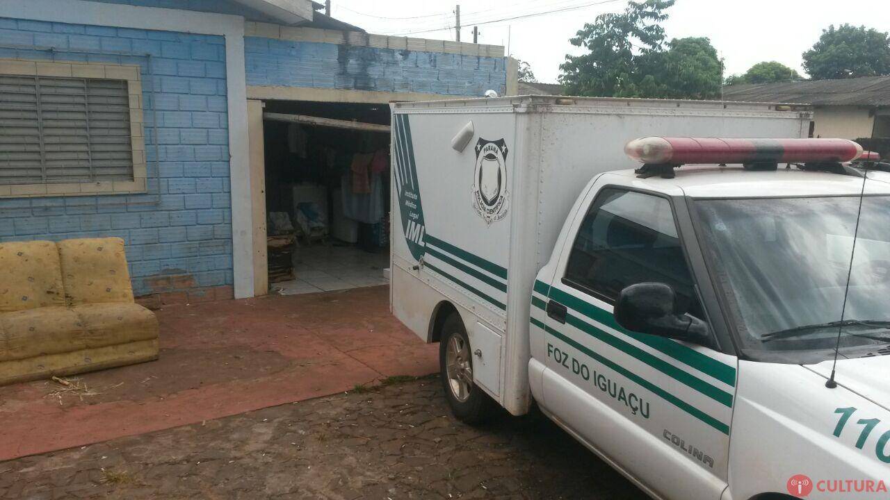 Rapaz foi morto dentro de casa na Vila Brás