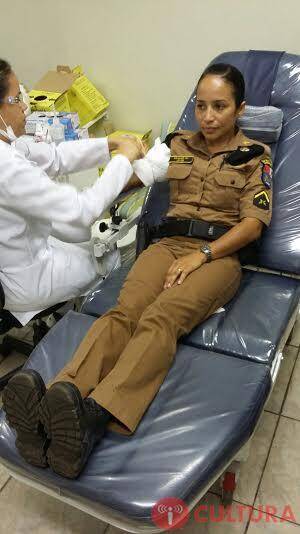 Policias militares femininas doam sangue em homenagem ao Dia da Mulher
