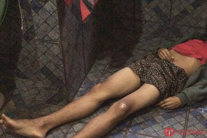 Rapaz foi morto dentro de casa na Vila Brás