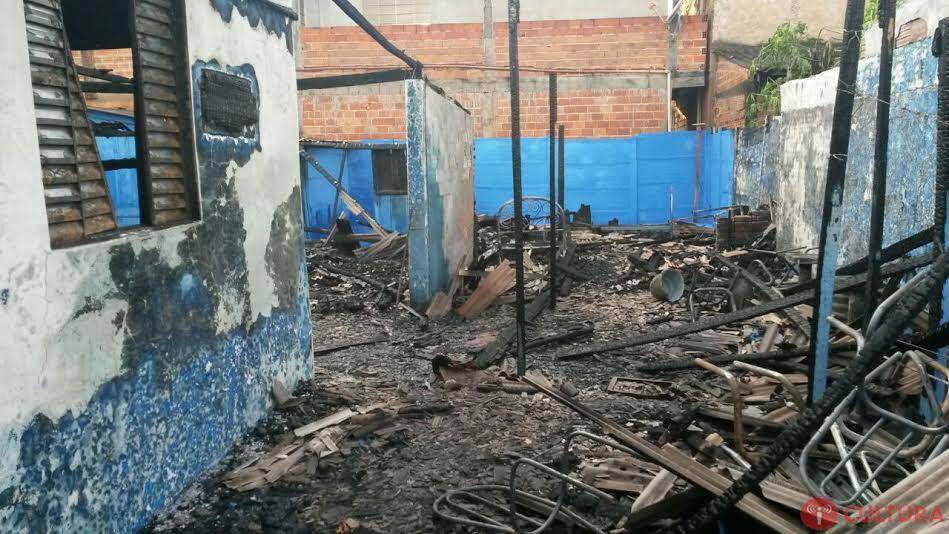 Homem morre queimado em incêndio à residência