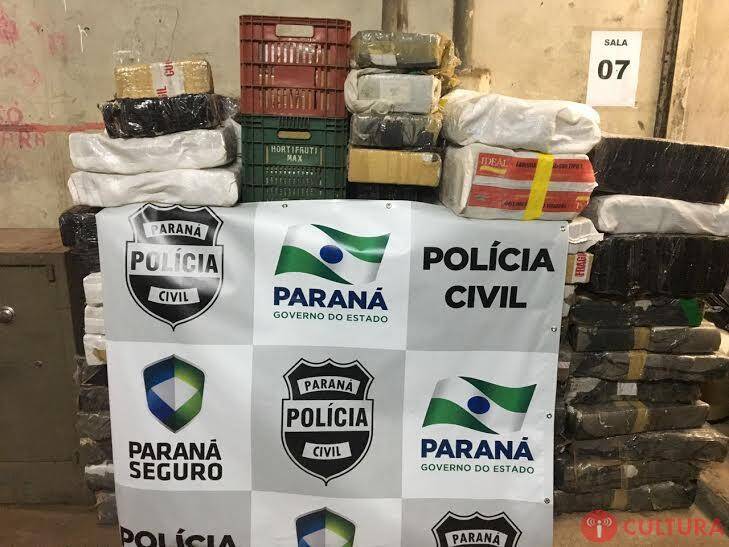 Policiais Civis apreendem carreta carregada de maconha
