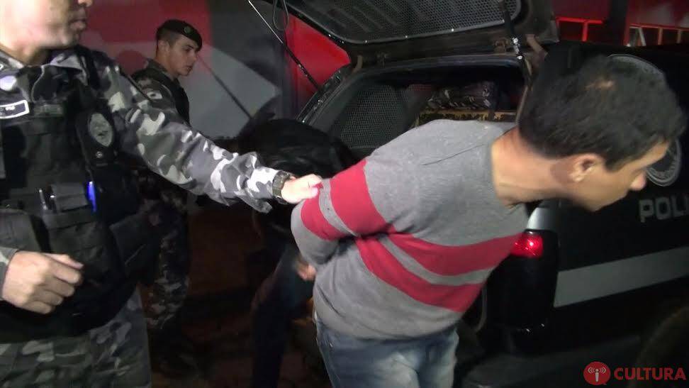 Trio é detido com arma e veículo suspeito