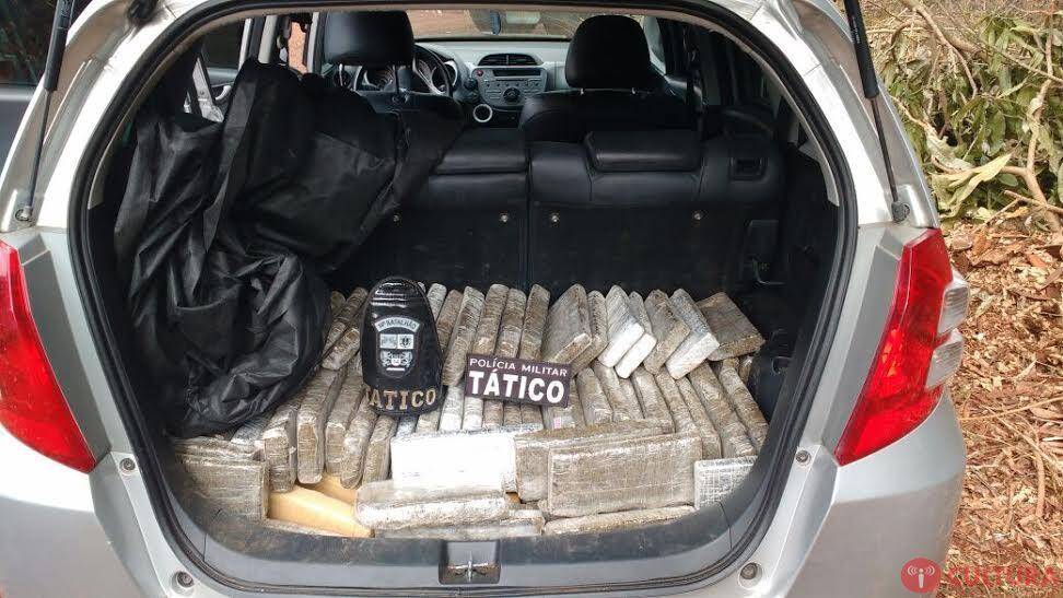 Operação Muralha encontra 247kg de maconha em carro abandonado