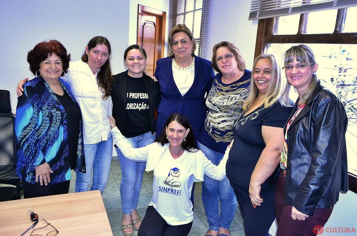 Professores municipais entregam lista com reinvindicações à Ivone Barofaldi