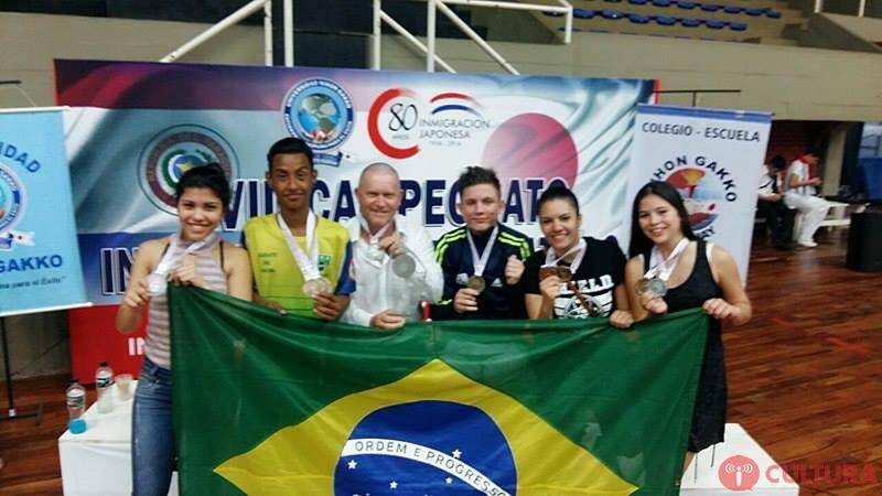 Equipe de caratê de Foz brilha em torneio internacional