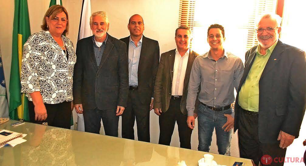 Vila da cidadania e novos investimentos foram tema de reunião com o executivo