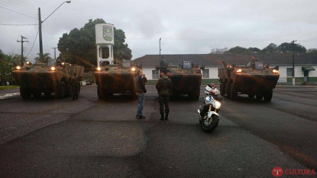 Blindados foram deslocados para recepcionar general do 15° Batalhão do Exército