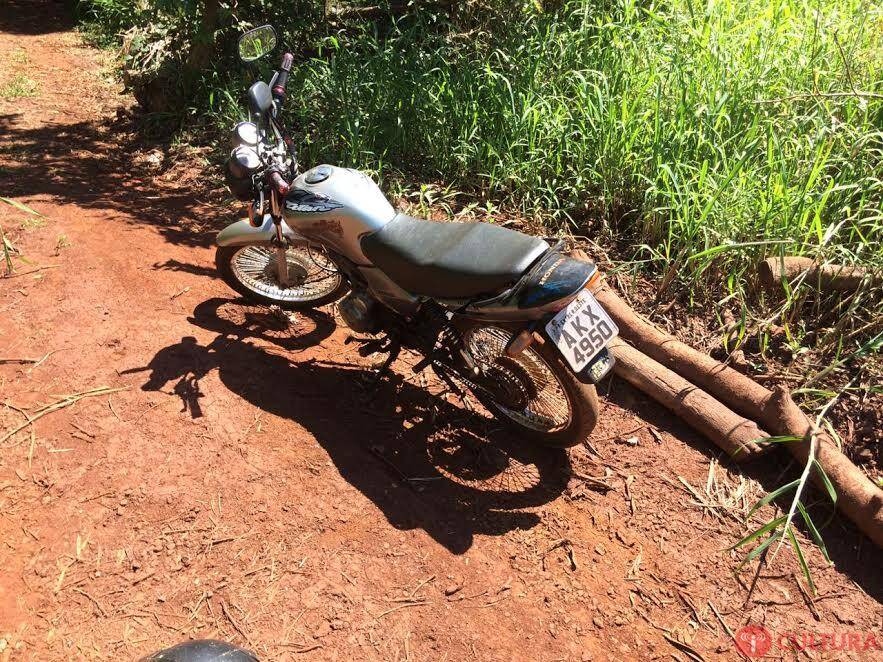 PF prende duas pessoas, embarcação, motos e droga