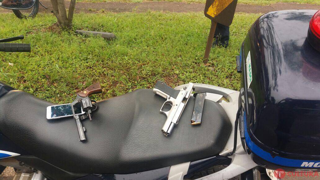 Jovem de 18 anos é preso com duas armas na Avenida JK