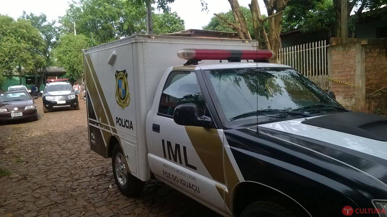 Homem é encontrado morto à tiros dentro de casa