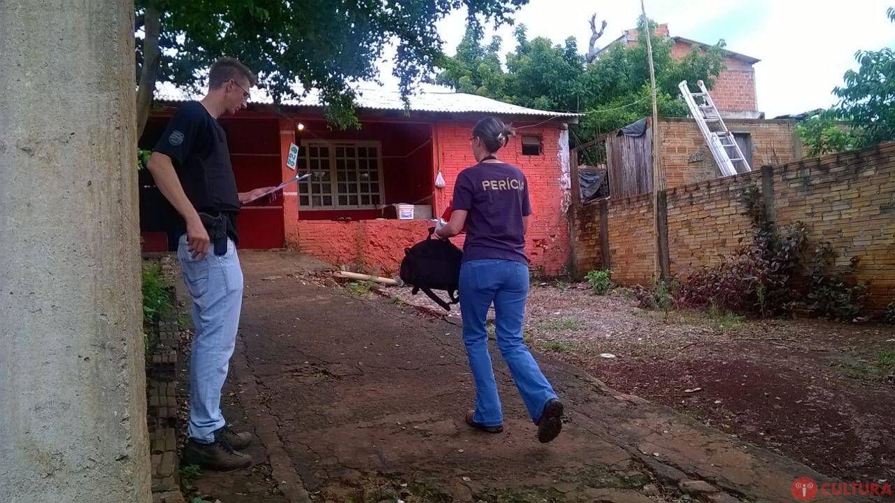 Homem é encontrado morto à tiros dentro de casa