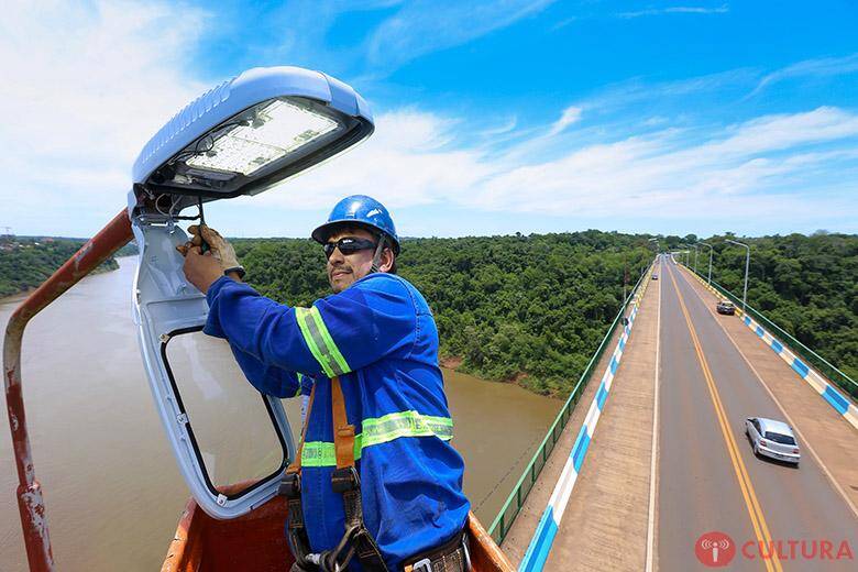 Ponte entre Brasil e Argentina ganha iluminação de LED
