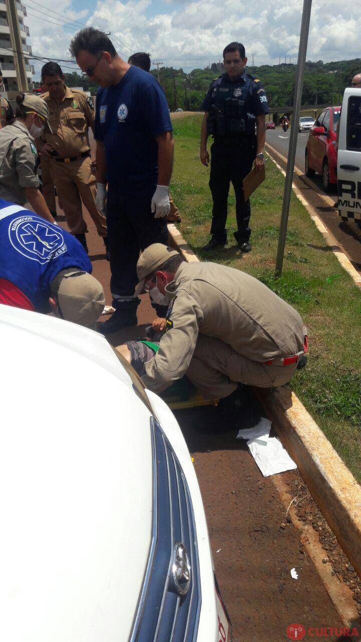 Um assaltante é baleado e outro preso durante tentativa de roubo na Avenida Paraná