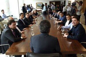 Governador Beto Richa, recebe no gabinete do Palácio Iguaçu o presidente da Câmara dos Deputados, deputado federal/Rj, Rodrigo Maia e demais lideranças políticas. Curitiba, 16/01/2017 Foto: Ricardo Almeida / ANPr