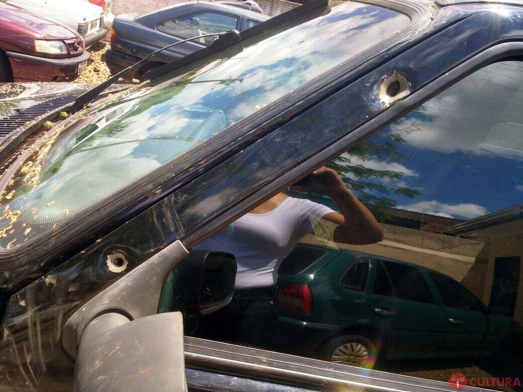 Pessoas são baleadas em assalto na BR 277