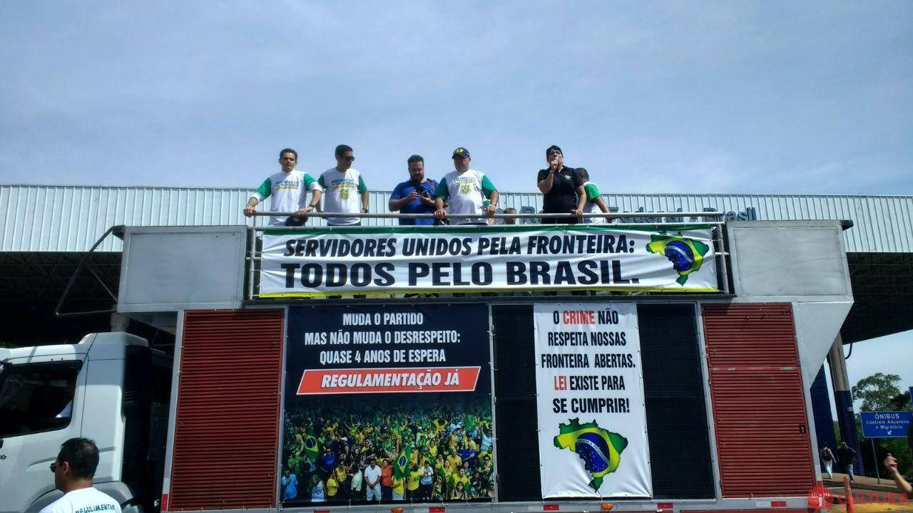Servidores Federais protestam na Ponte da Amizade