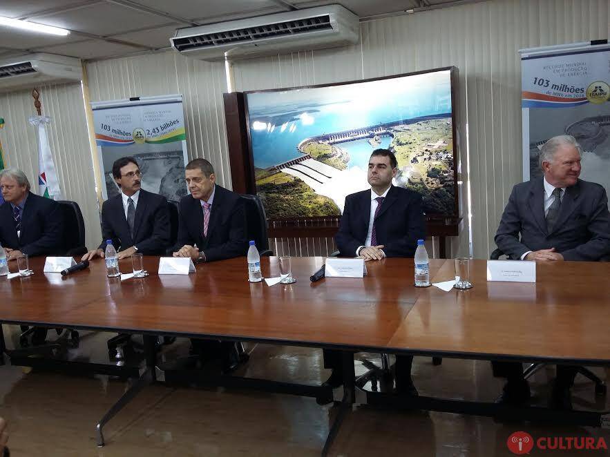 Vianna toma posse como diretor-geral brasileiro de Itaipu