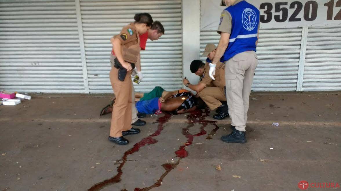 Moradores de rua são assassinados em calçada da Avenida JK