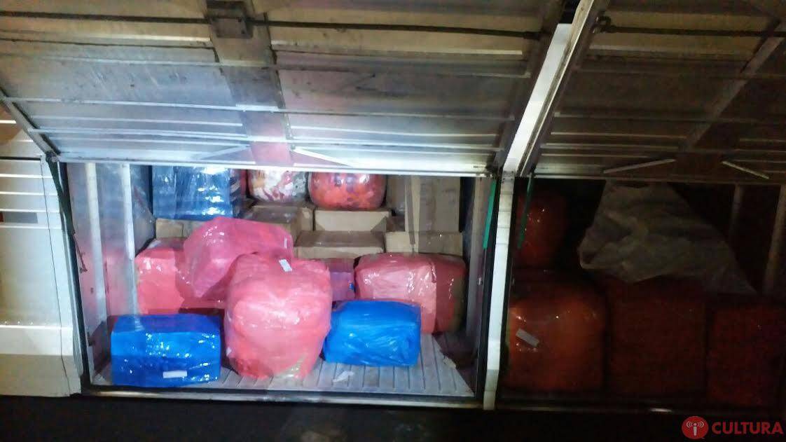 PF apreende ônibus na 277 e mercadorias na barranca do Rio Paraná