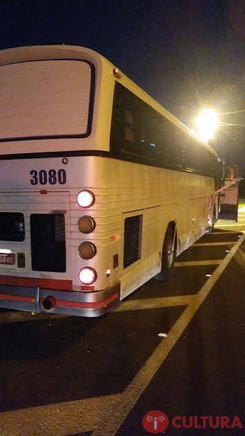 PF apreende ônibus na 277 e mercadorias na barranca do Rio Paraná