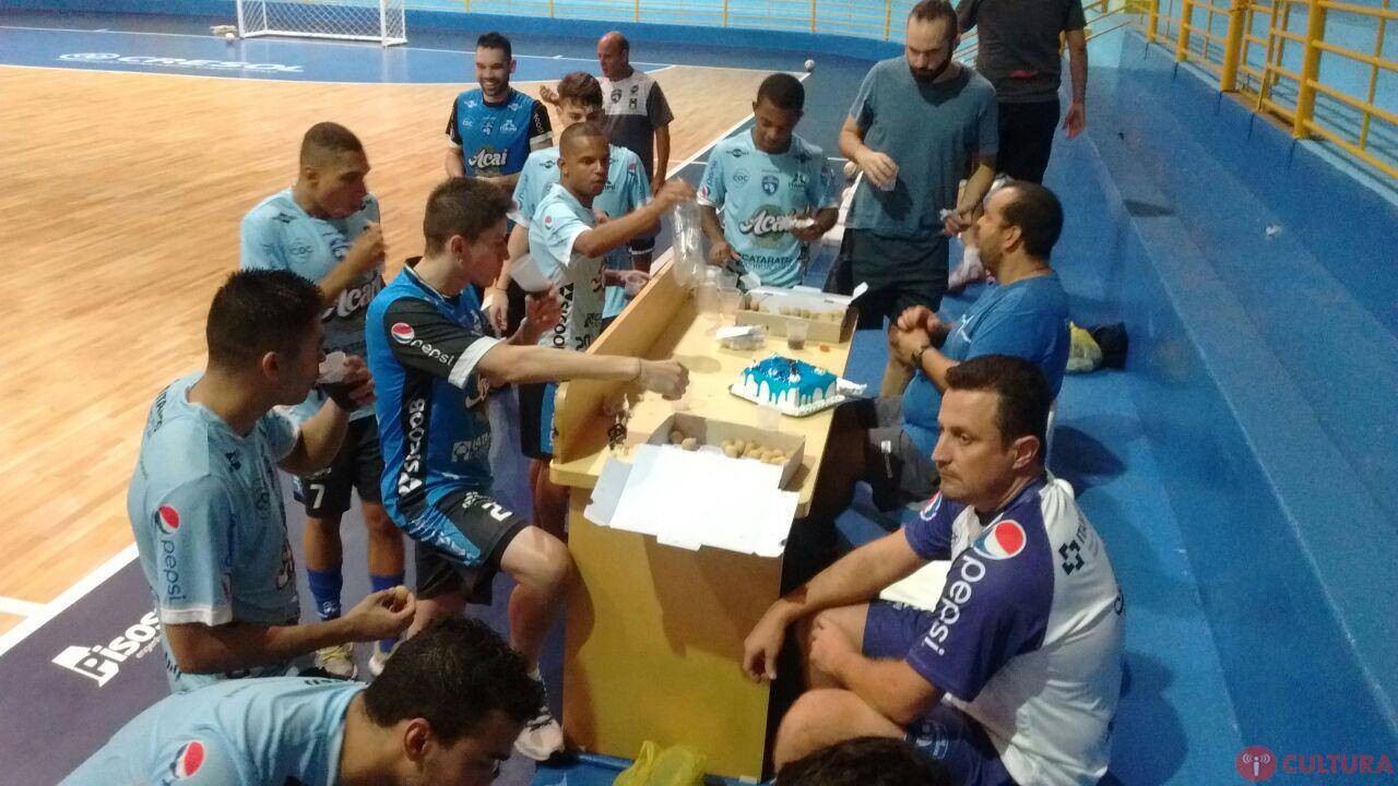 Treino e comemoração no Foz Cataratas Futsal