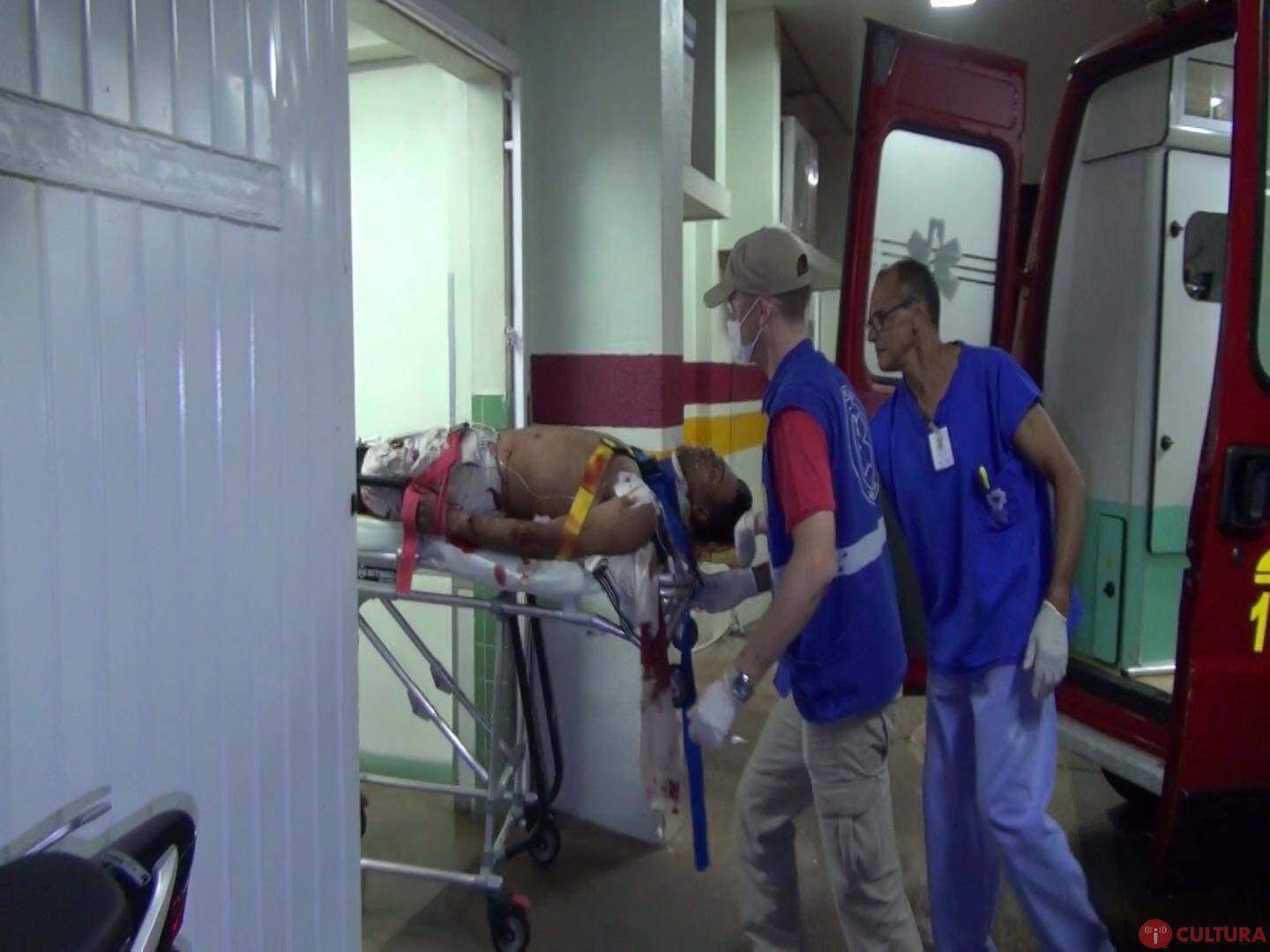 Rapaz é ferido com mais de 10 tiros