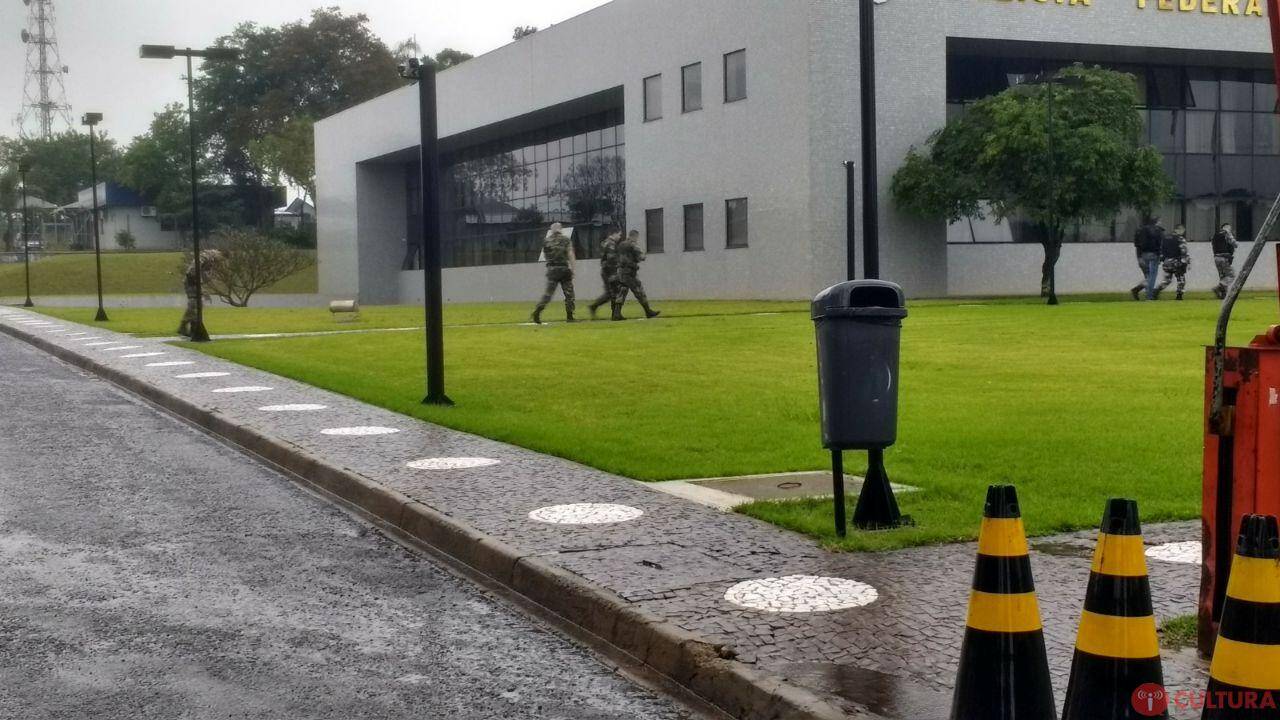 PF prende suspeitos de assaltos à caixas eletrônicos, empresas e compristas